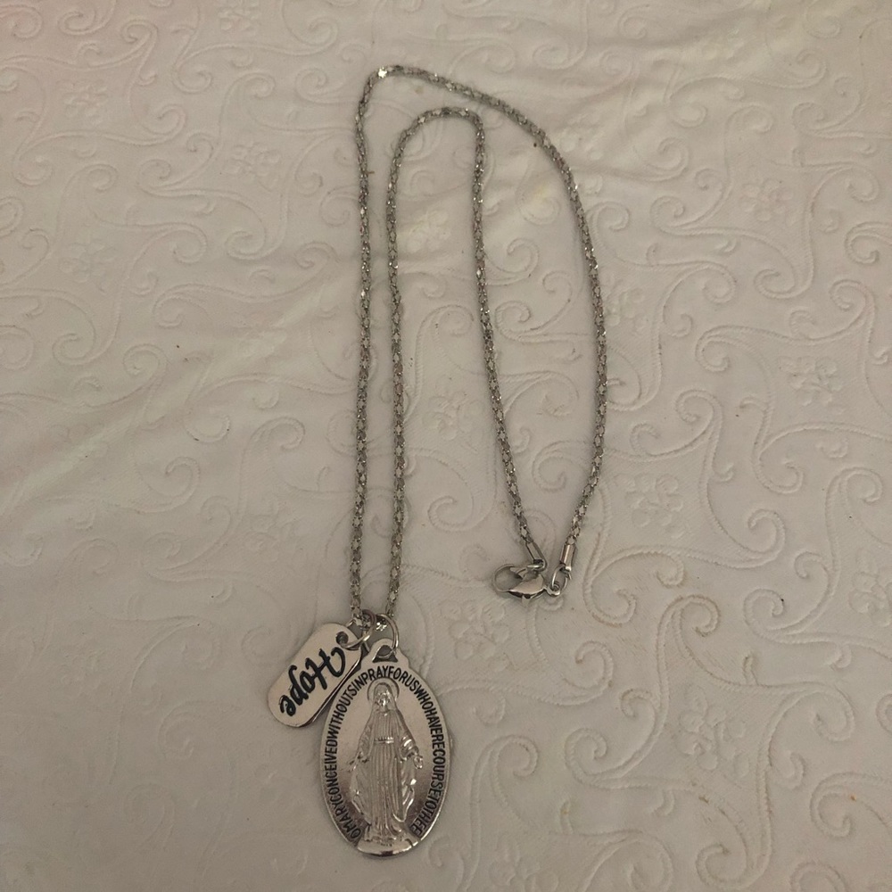 🆕 Mary Necklace
